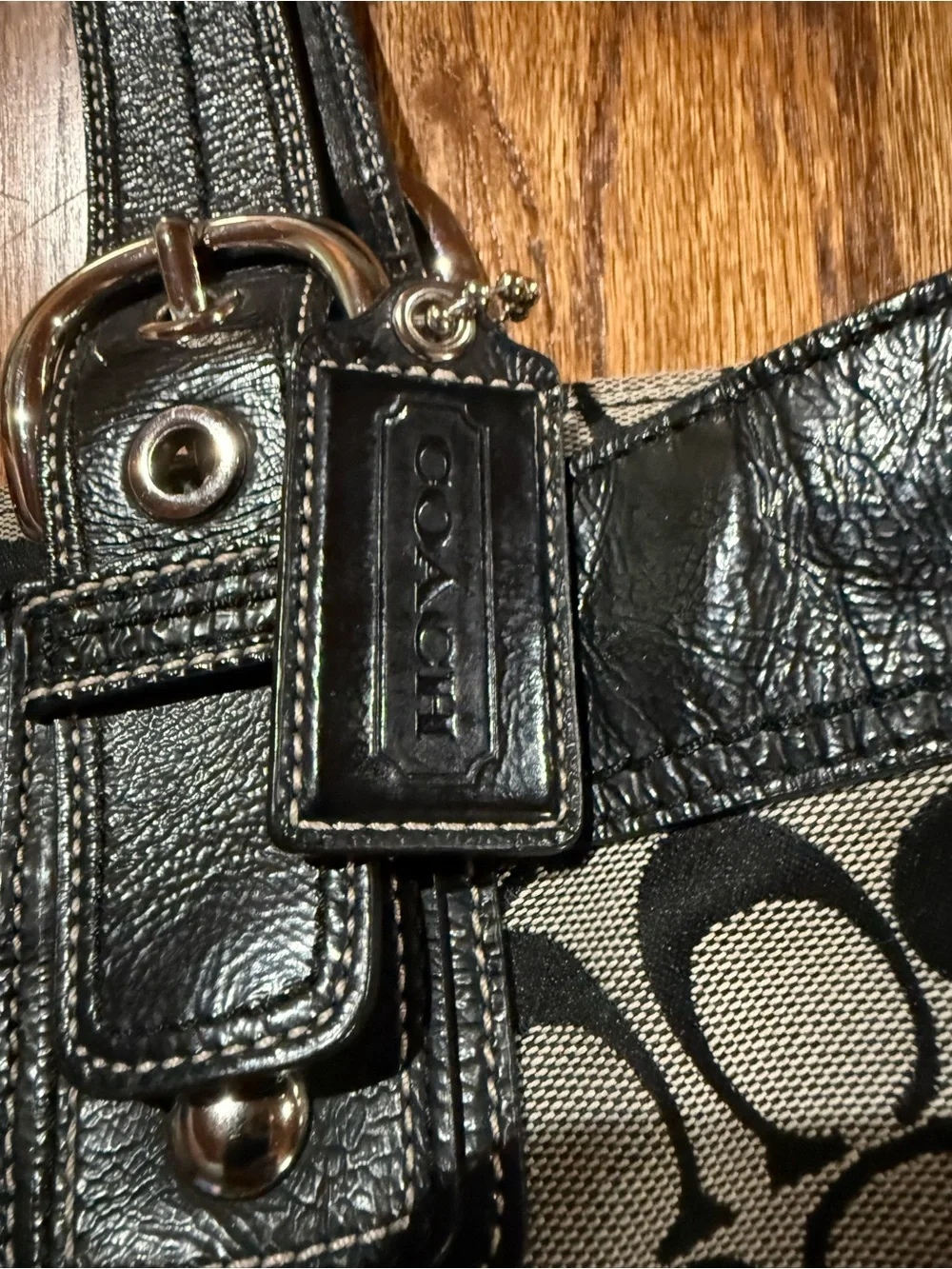 Coach Black and Cream Signature Shoulder Bag - Picture 3 of 10